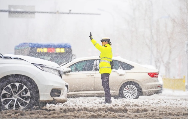 山东暴雪，银装素裹下的考验与温情